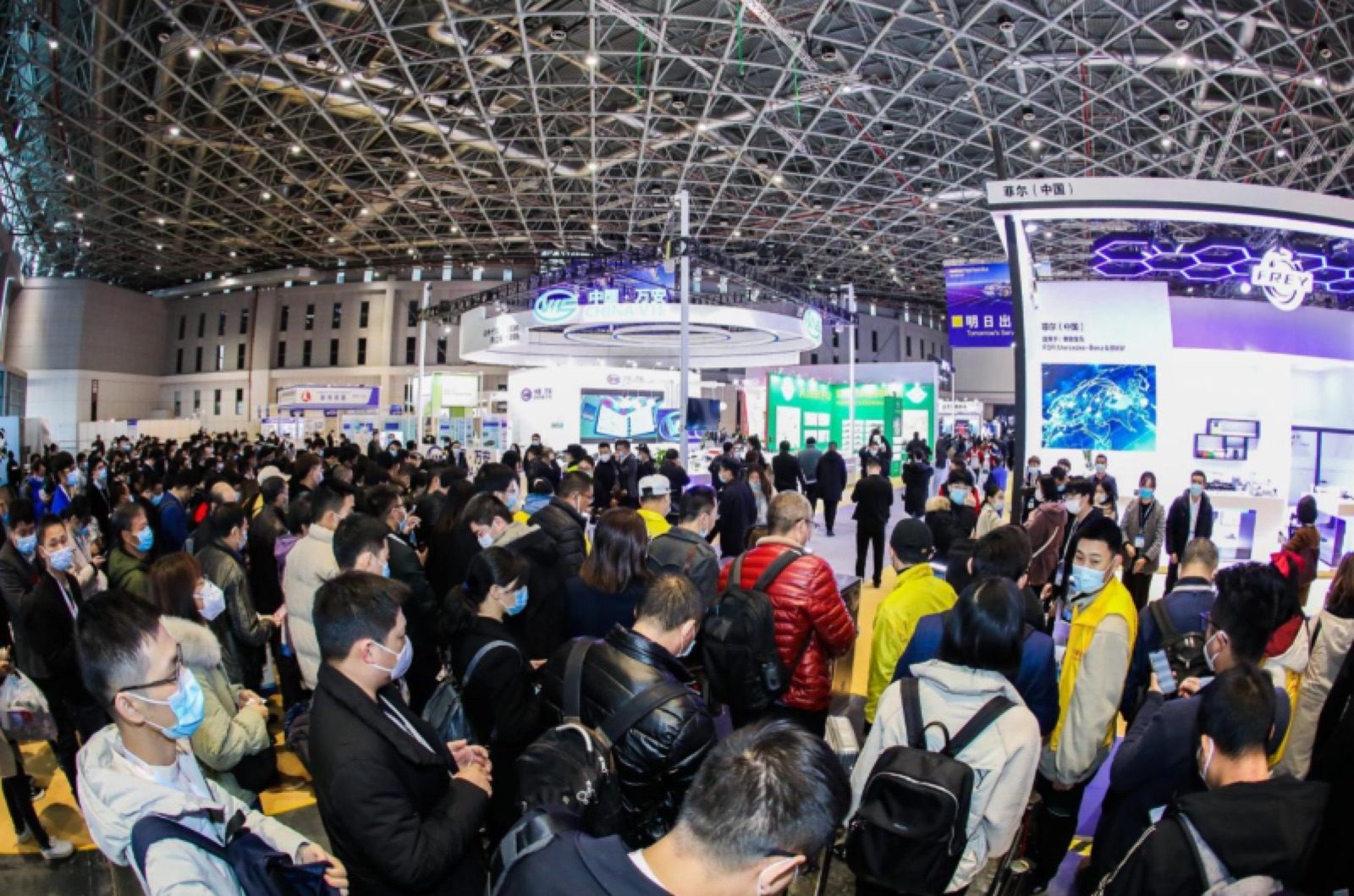 Crowded Automechanika Shanghai hall