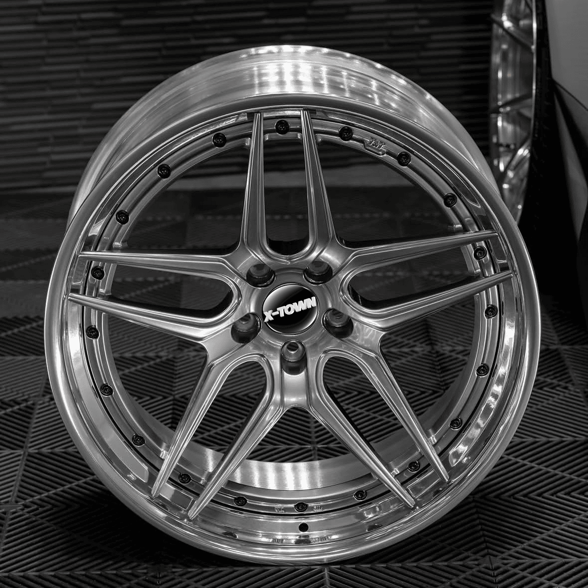 2-piece chrome deep lip 17″